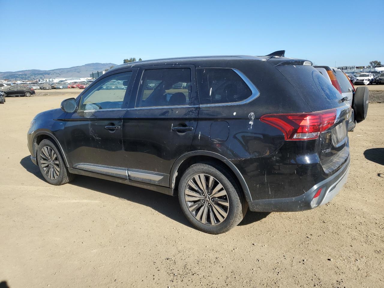 2019 Mitsubishi Outlander - Image 2