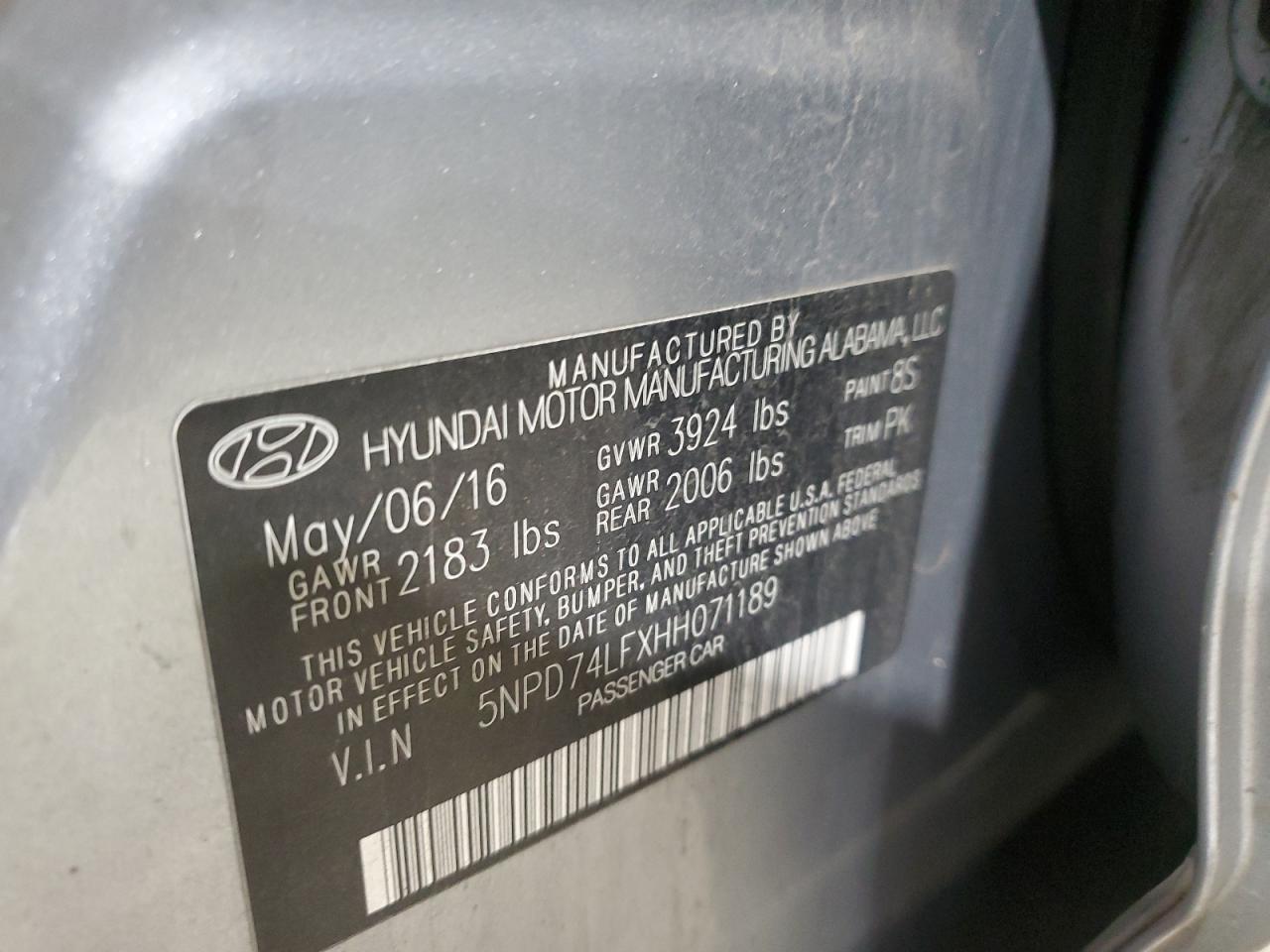 2017 Hyundai Elantra - Image 12