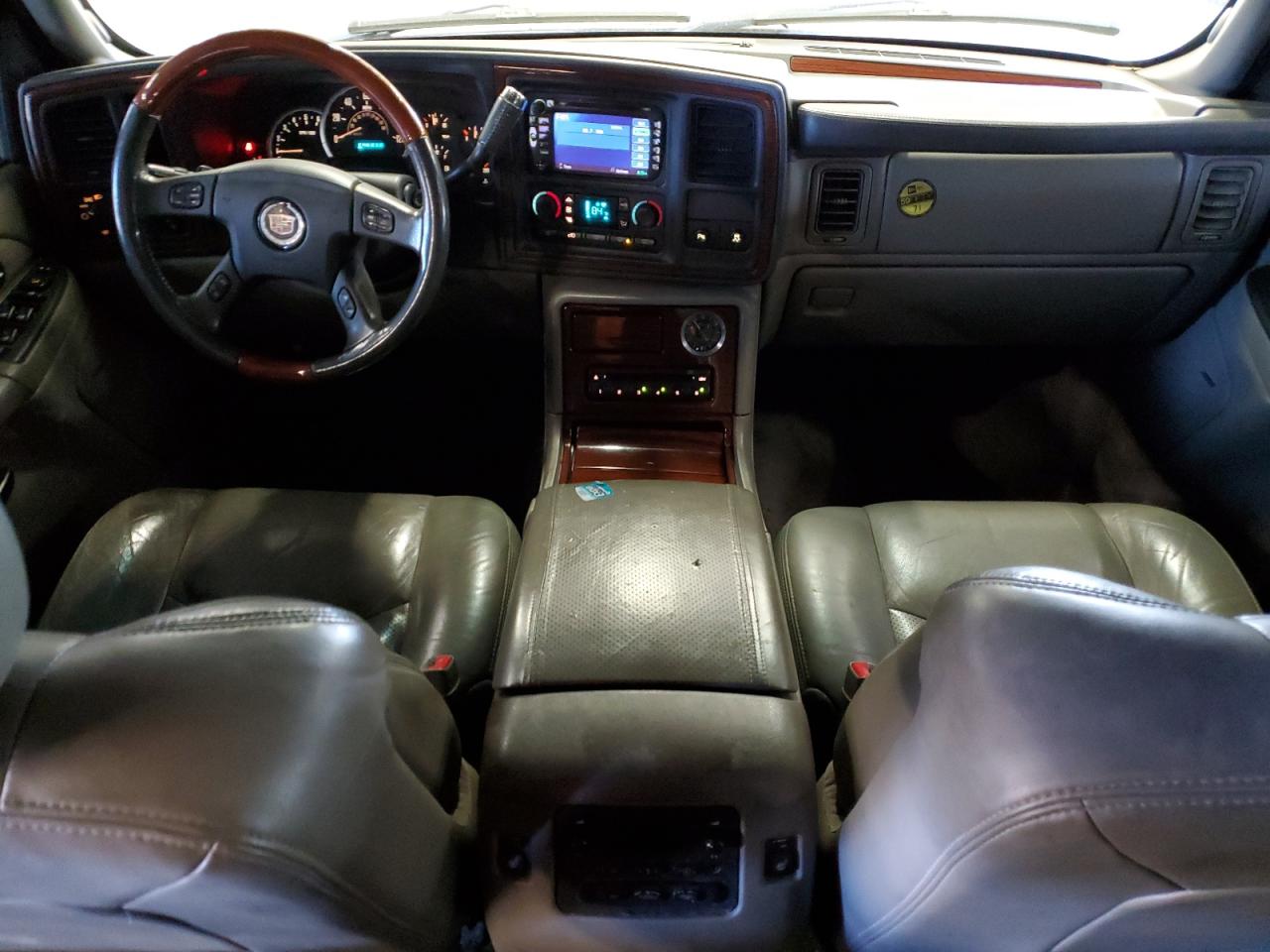 2004 Cadillac Escalade - Image 8