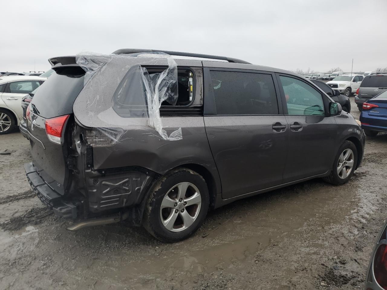 2014 Toyota Sienna - Image 3