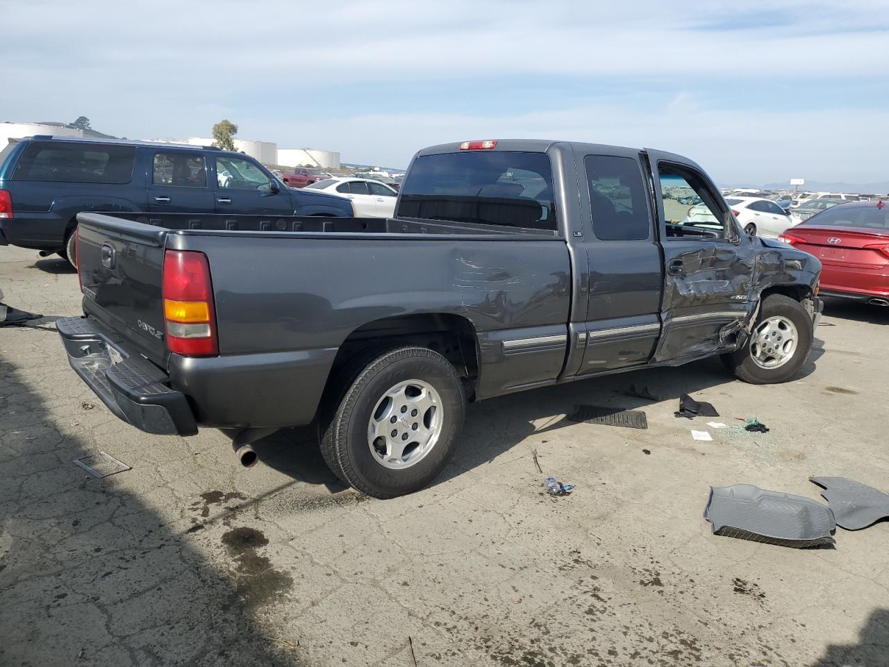 2001 Chevrolet Silverado - Image 3