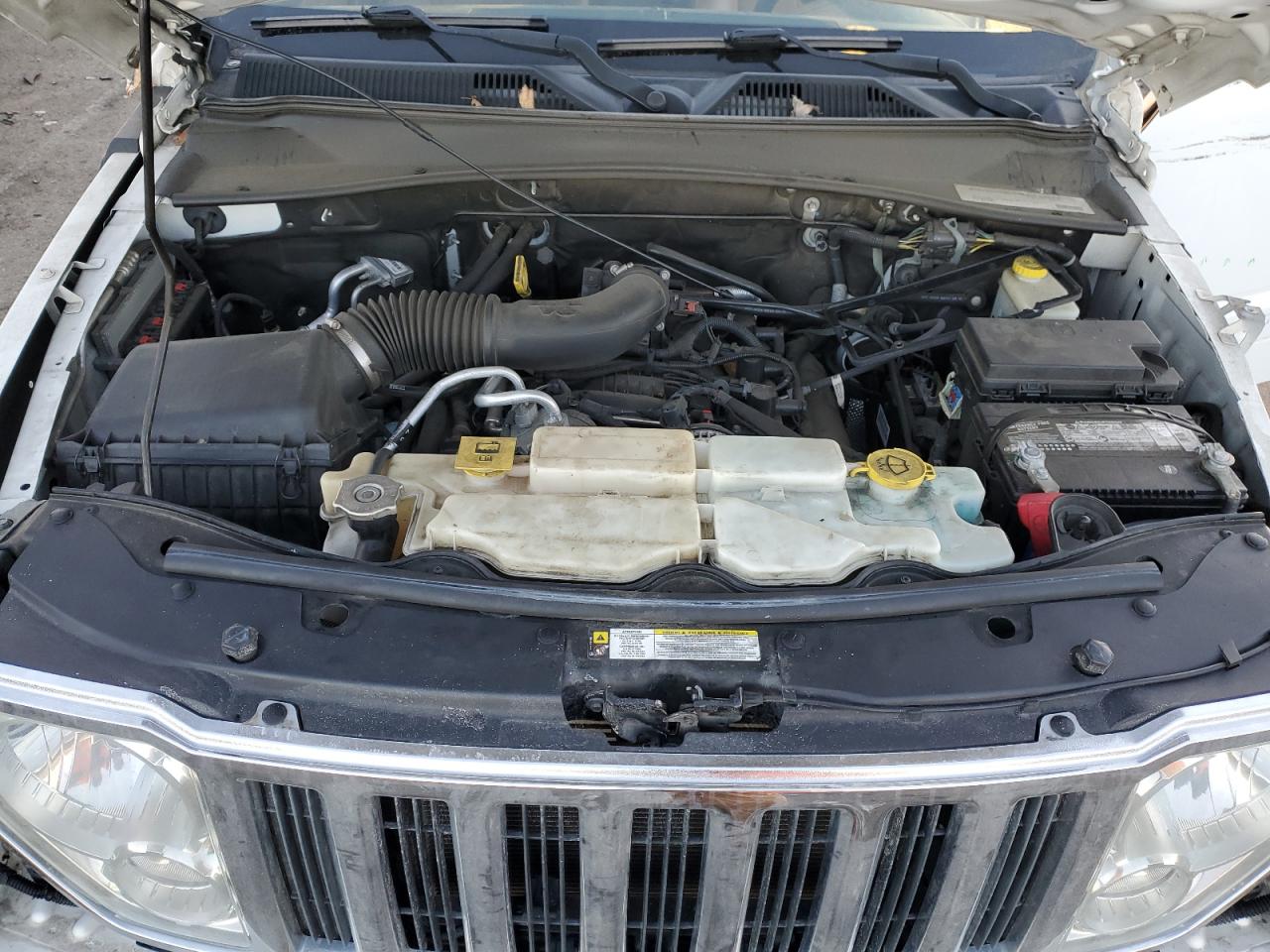 2012 Jeep Liberty (North America) - Image 12