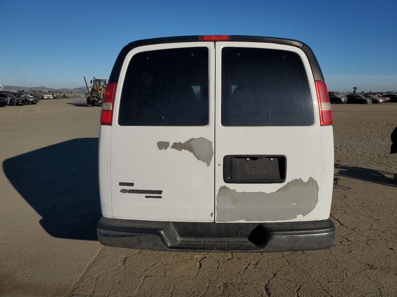 2012 Chevrolet Express - Image 6