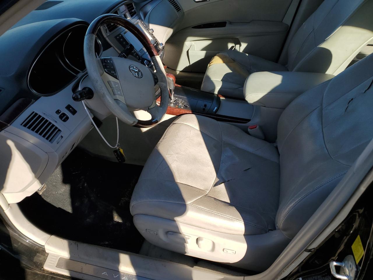 2011 Toyota Avalon - Image 7