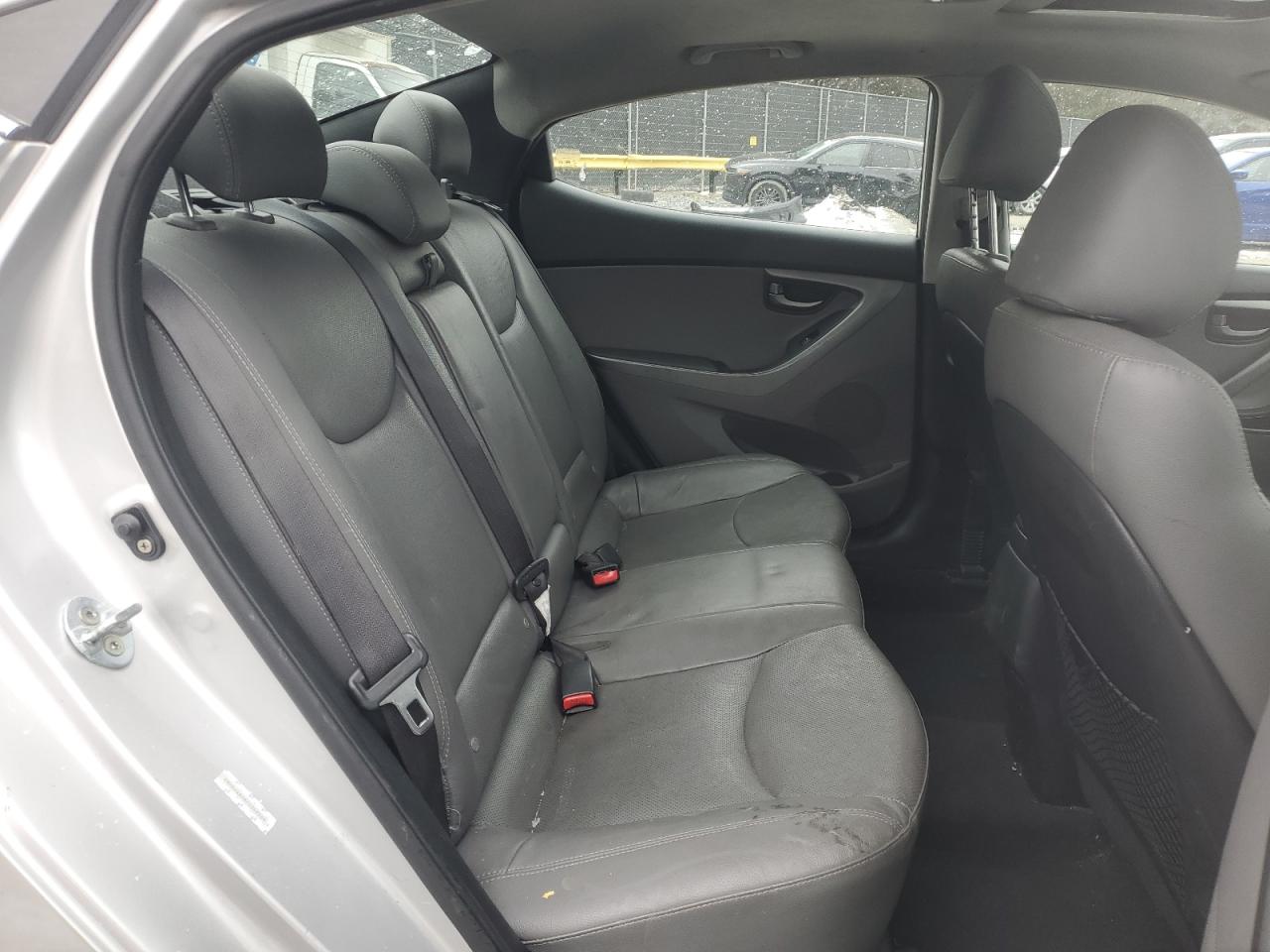 2015 Hyundai Elantra - Image 10
