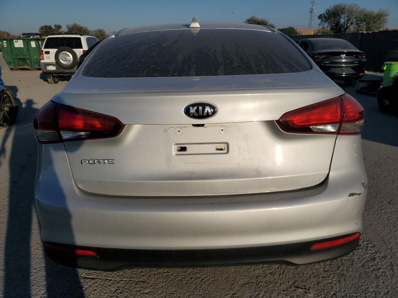 2018 Kia Forte - Image 6