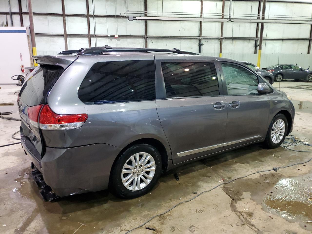 2011 Toyota Sienna - Image 3