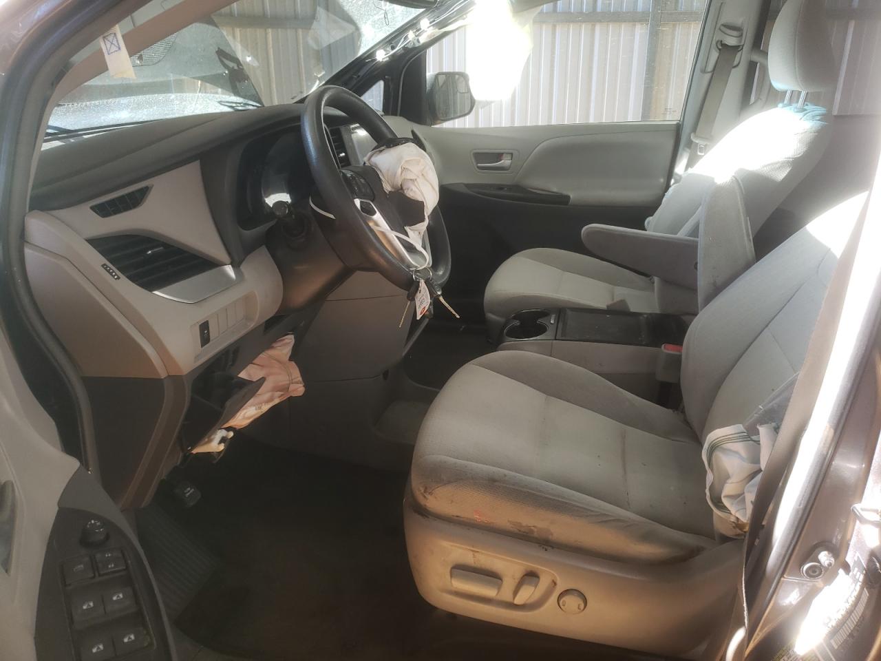2015 Toyota Sienna - Image 7