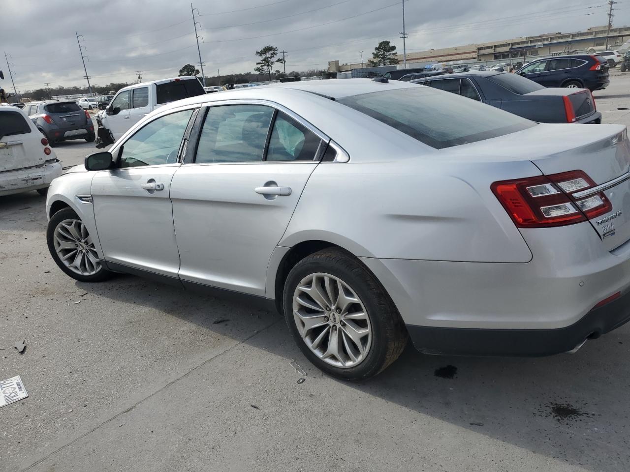 2018 Ford Taurus - Image 2