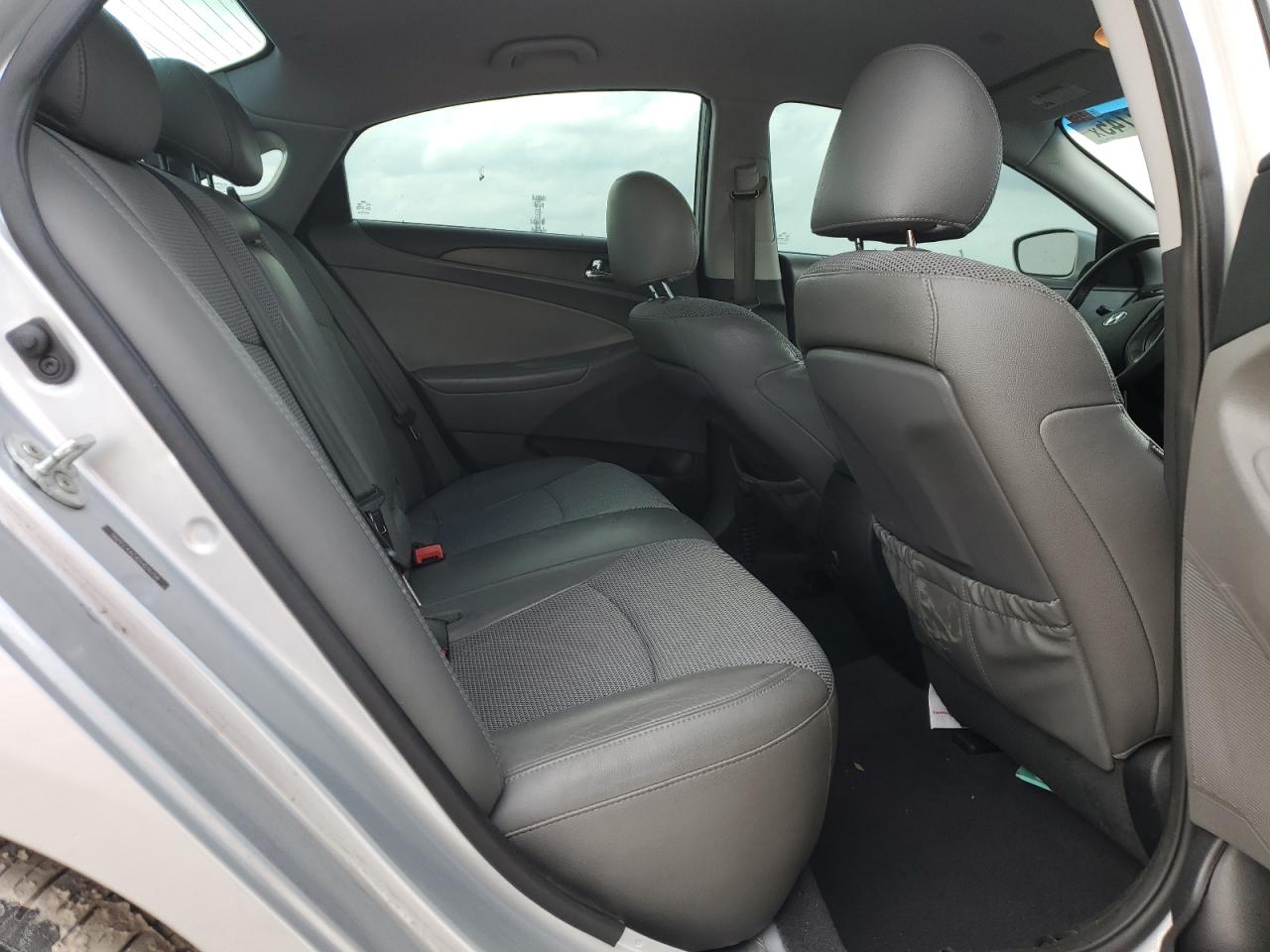 2013 Hyundai Sonata - Image 10