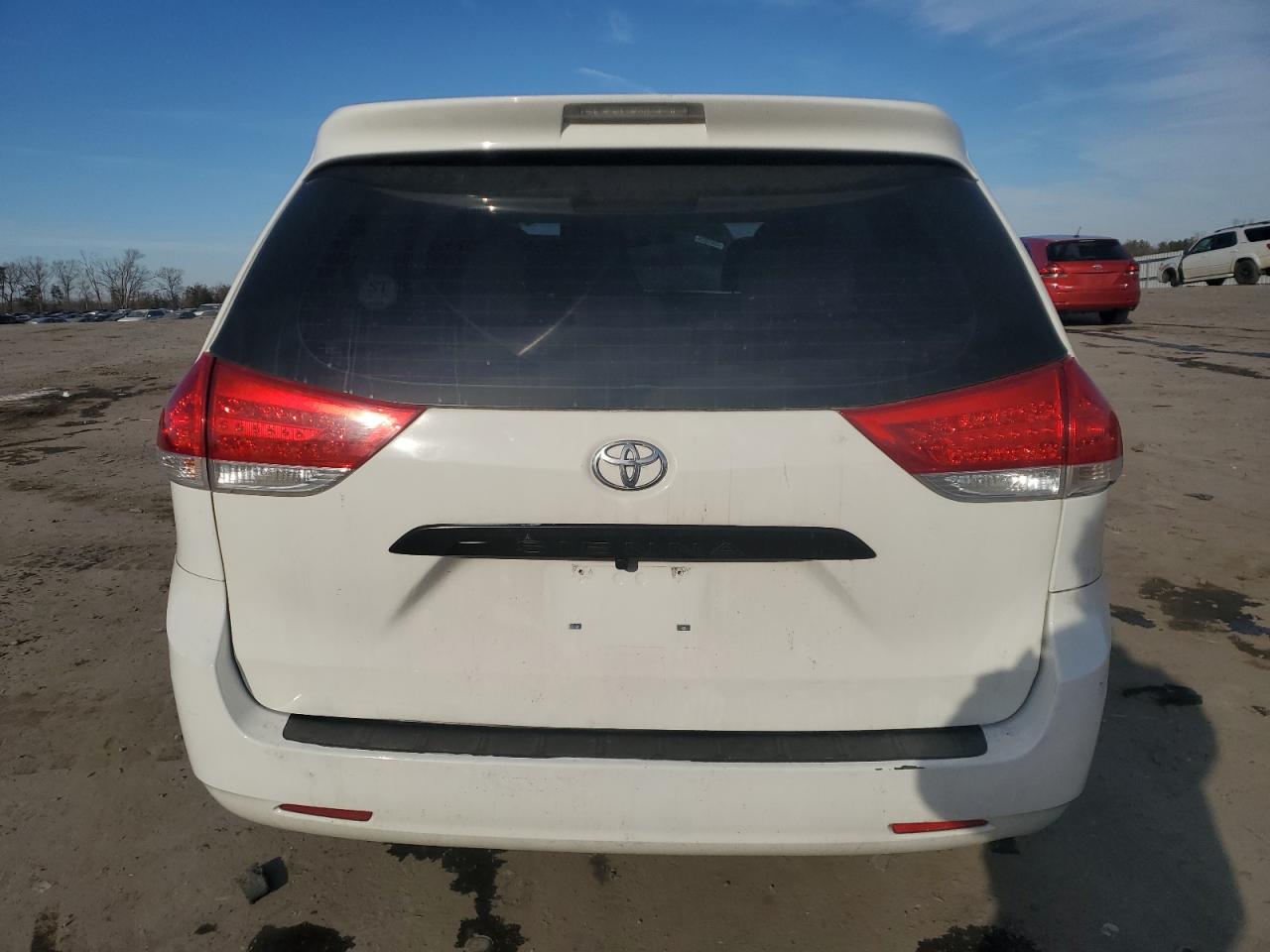 2011 Toyota Sienna - Image 6