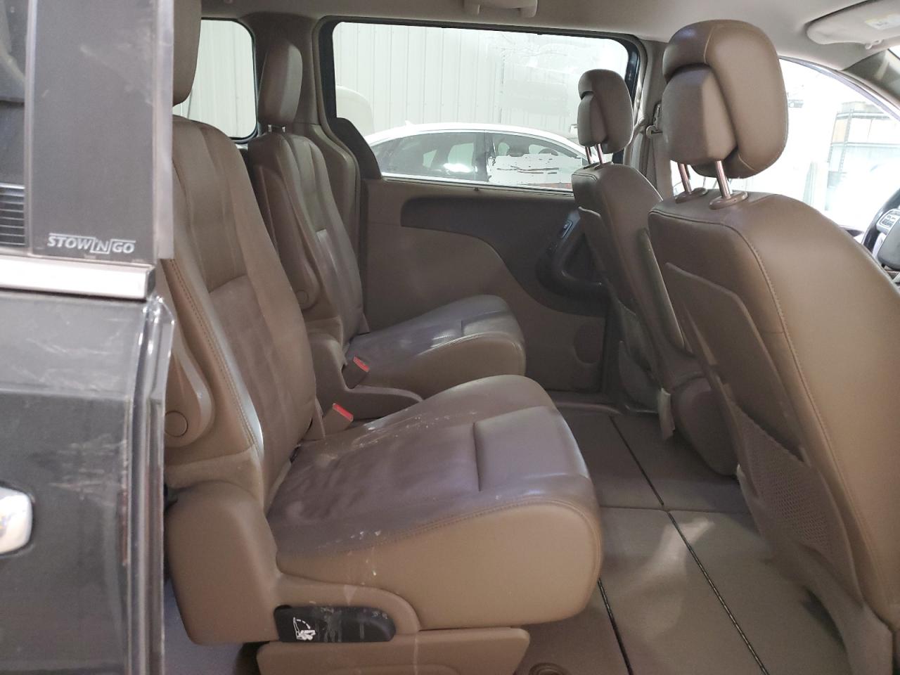 2012 Chrysler Town & Country - Image 11