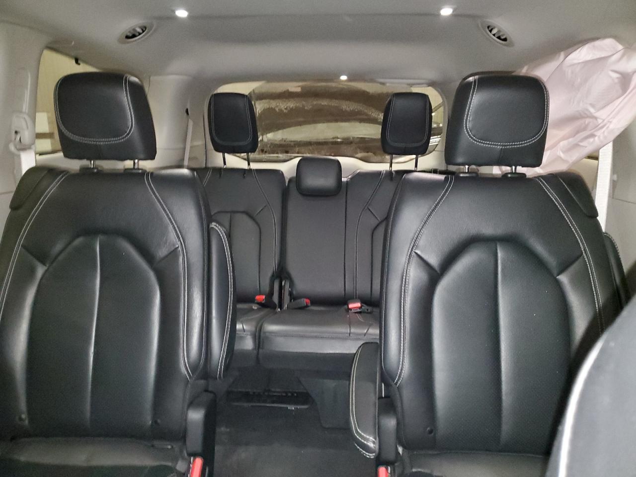 2022 Chrysler Pacifica - Image 10