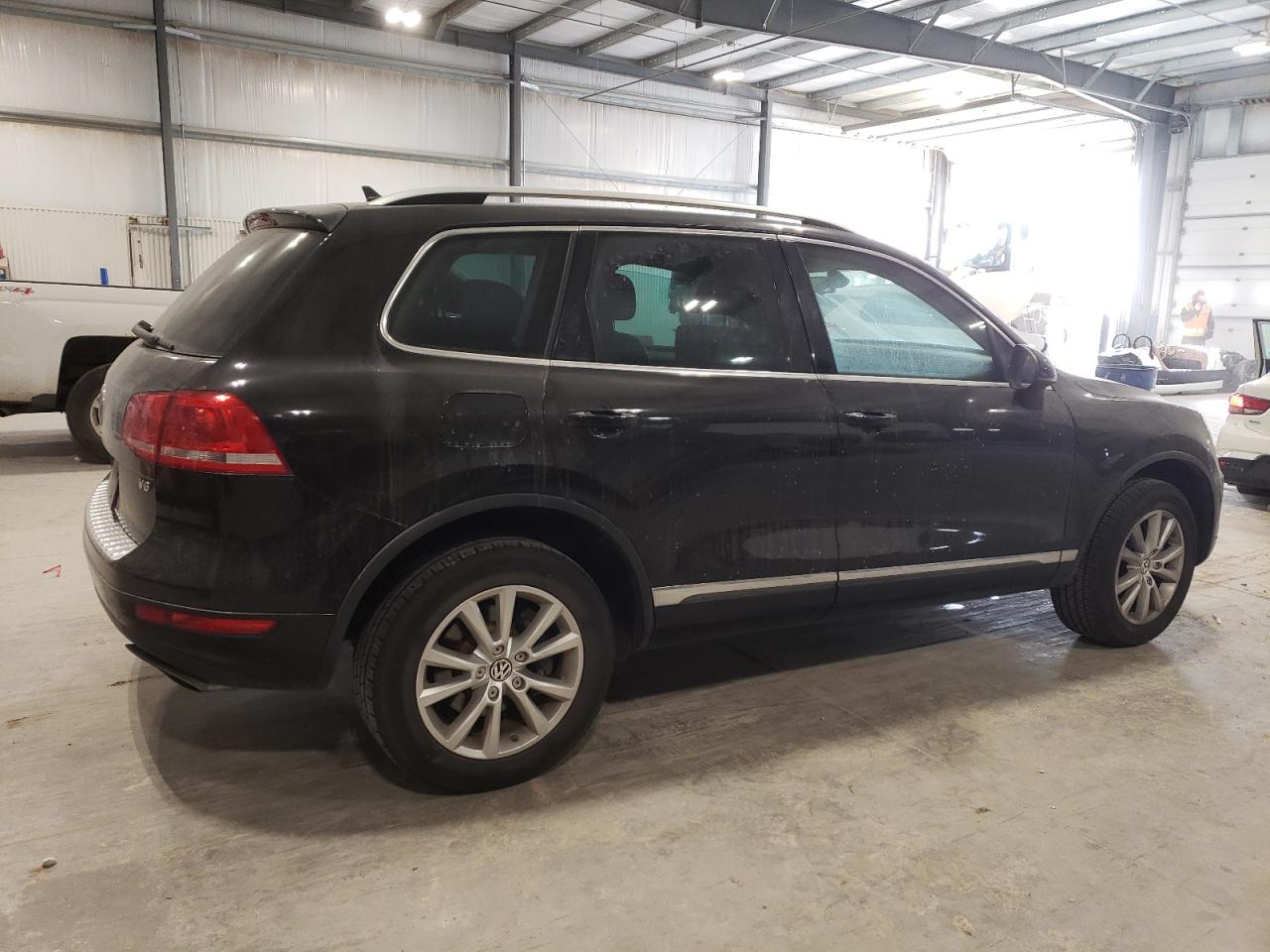 2014 Volkswagen Touareg - Image 3