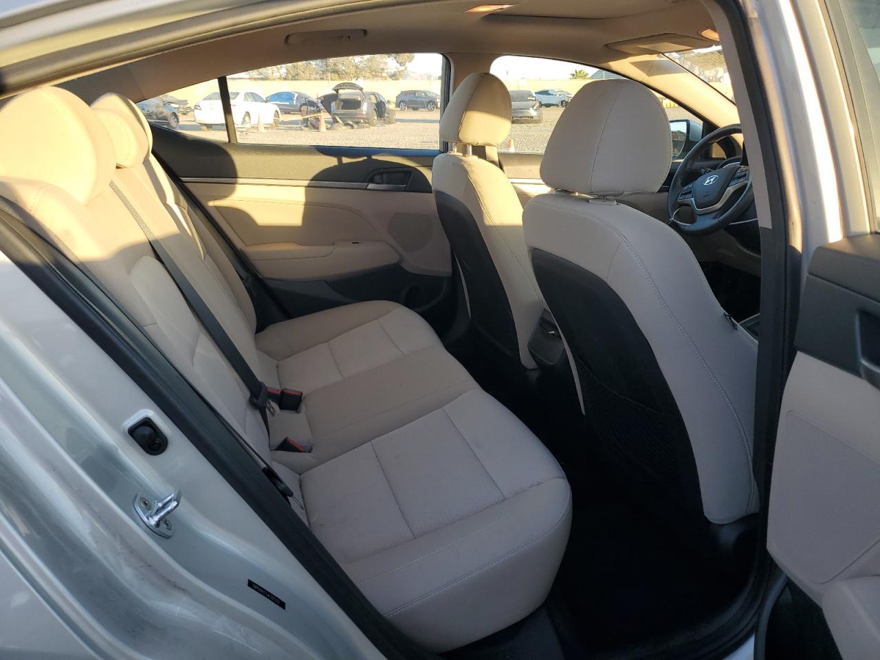 2018 Hyundai Elantra - Image 10