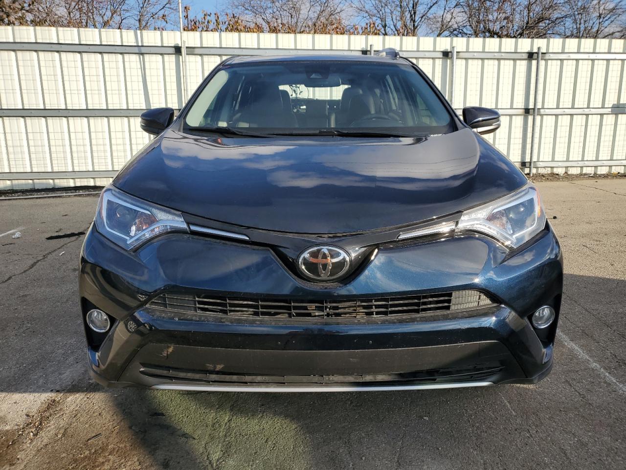 VIN JTMWFREV8HJ124573 2017 TOYOTA RAV4 no.5