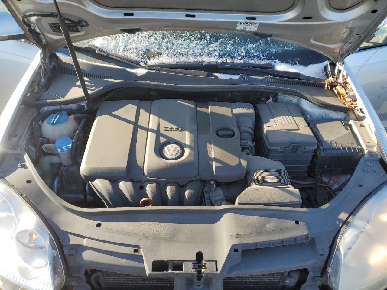 2010 Volkswagen Jetta - Image 13