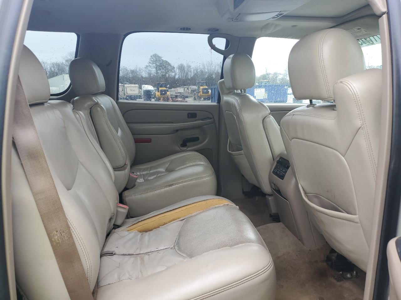 2006 Chevrolet Suburban - Image 11