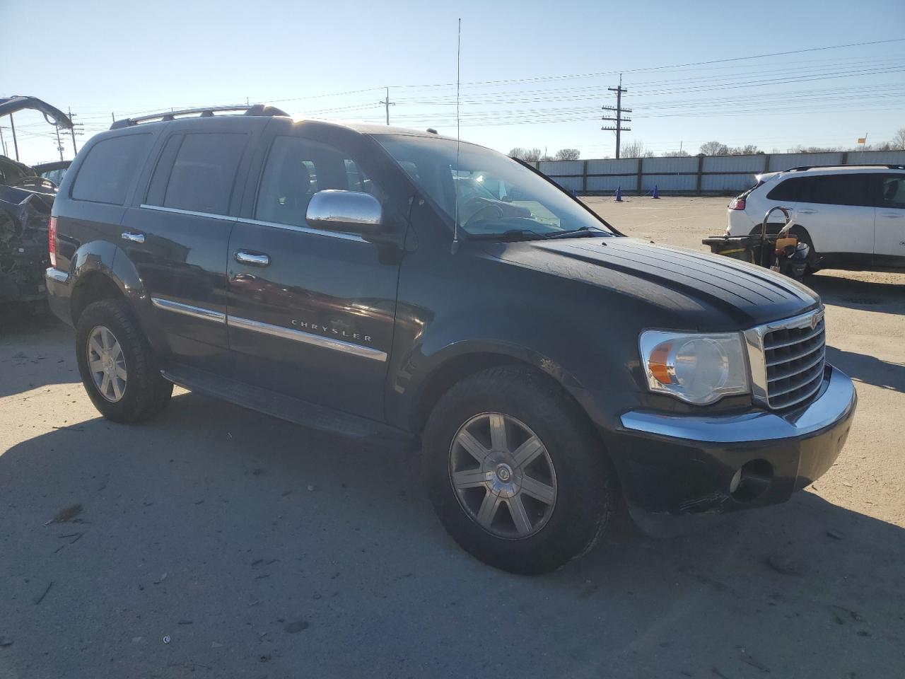 2009 Chrysler Aspen - Image 4