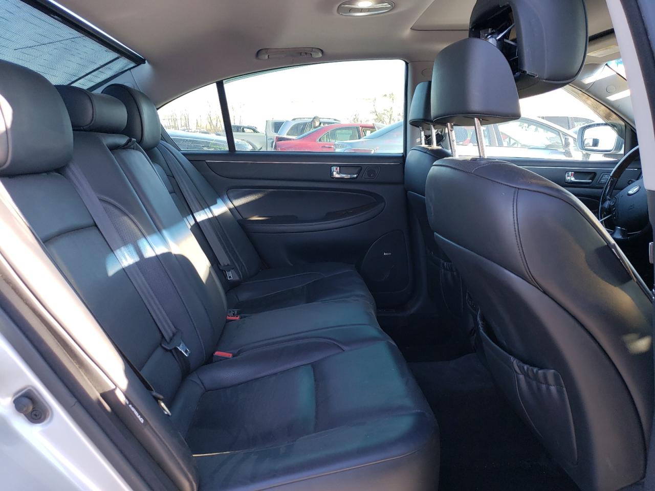 2009 Hyundai Genesis - Image 10