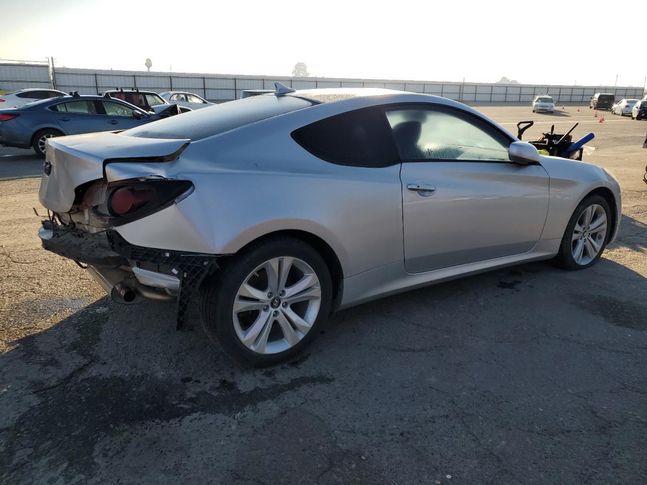 2010 Hyundai Genesis - Image 3