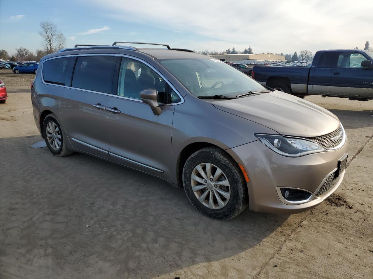 2018 Chrysler Pacifica - Image 4