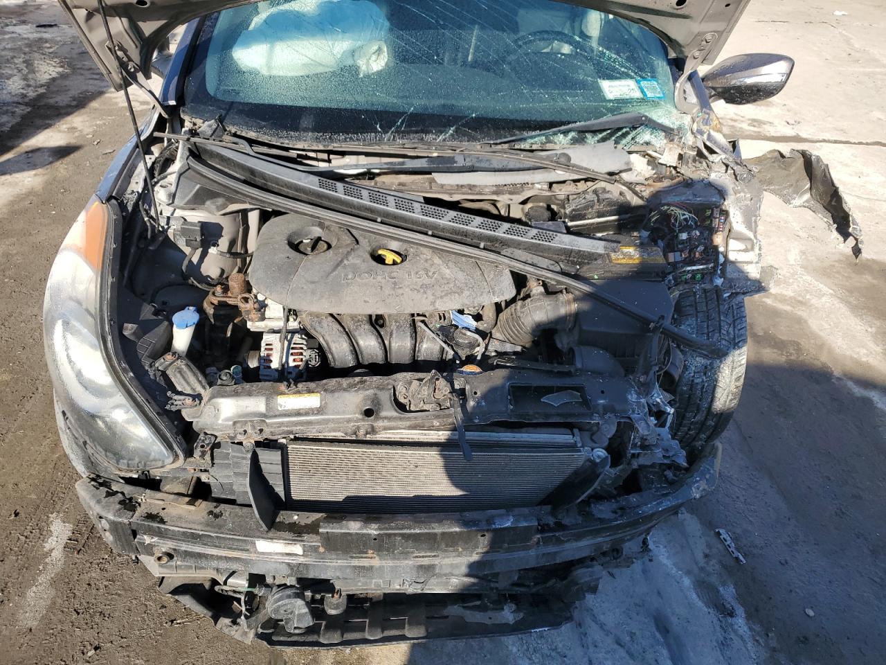 2012 Hyundai Elantra - Image 13