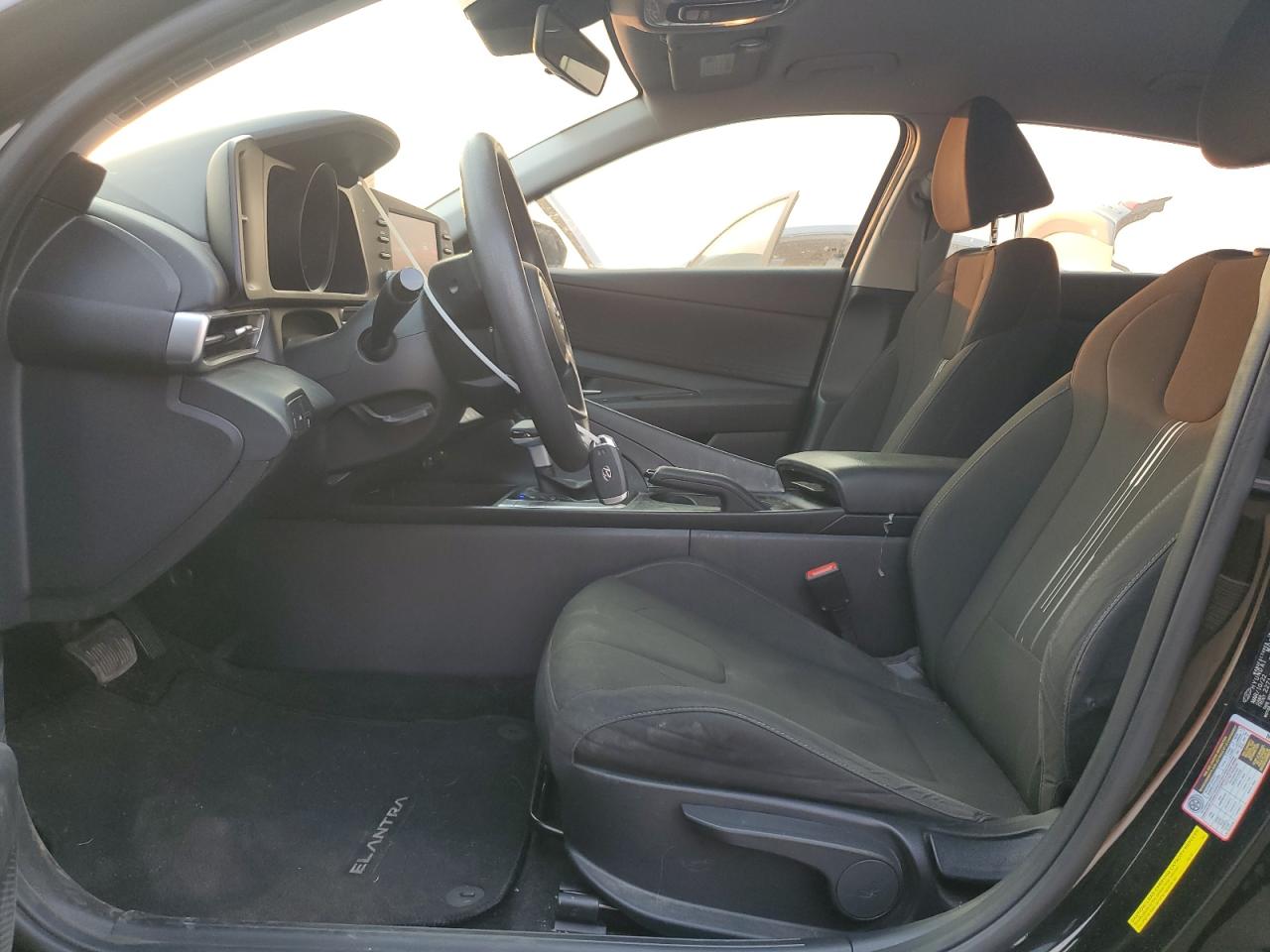 2022 Hyundai Elantra - Image 7