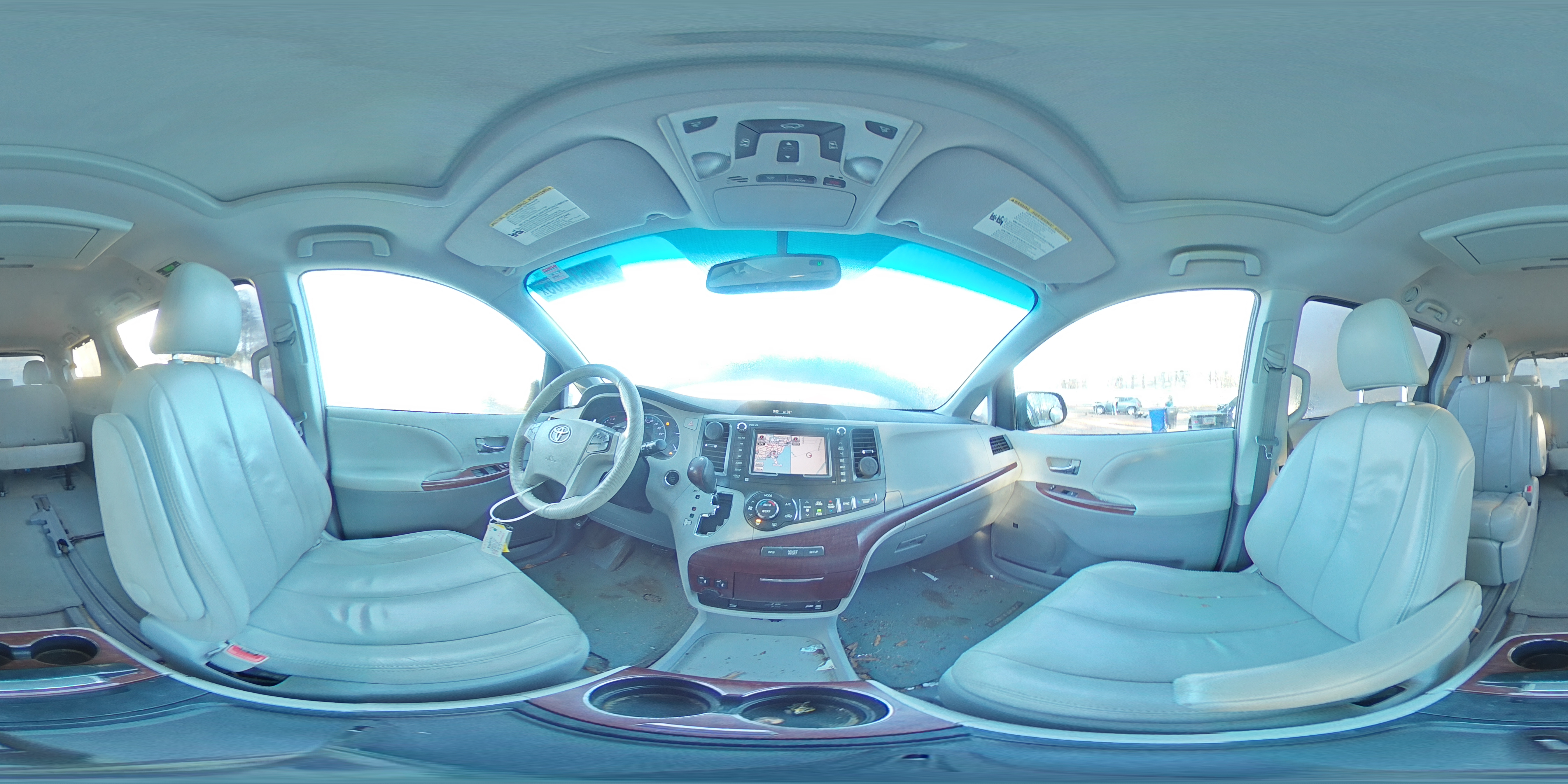 2012 Toyota Sienna - Image 13