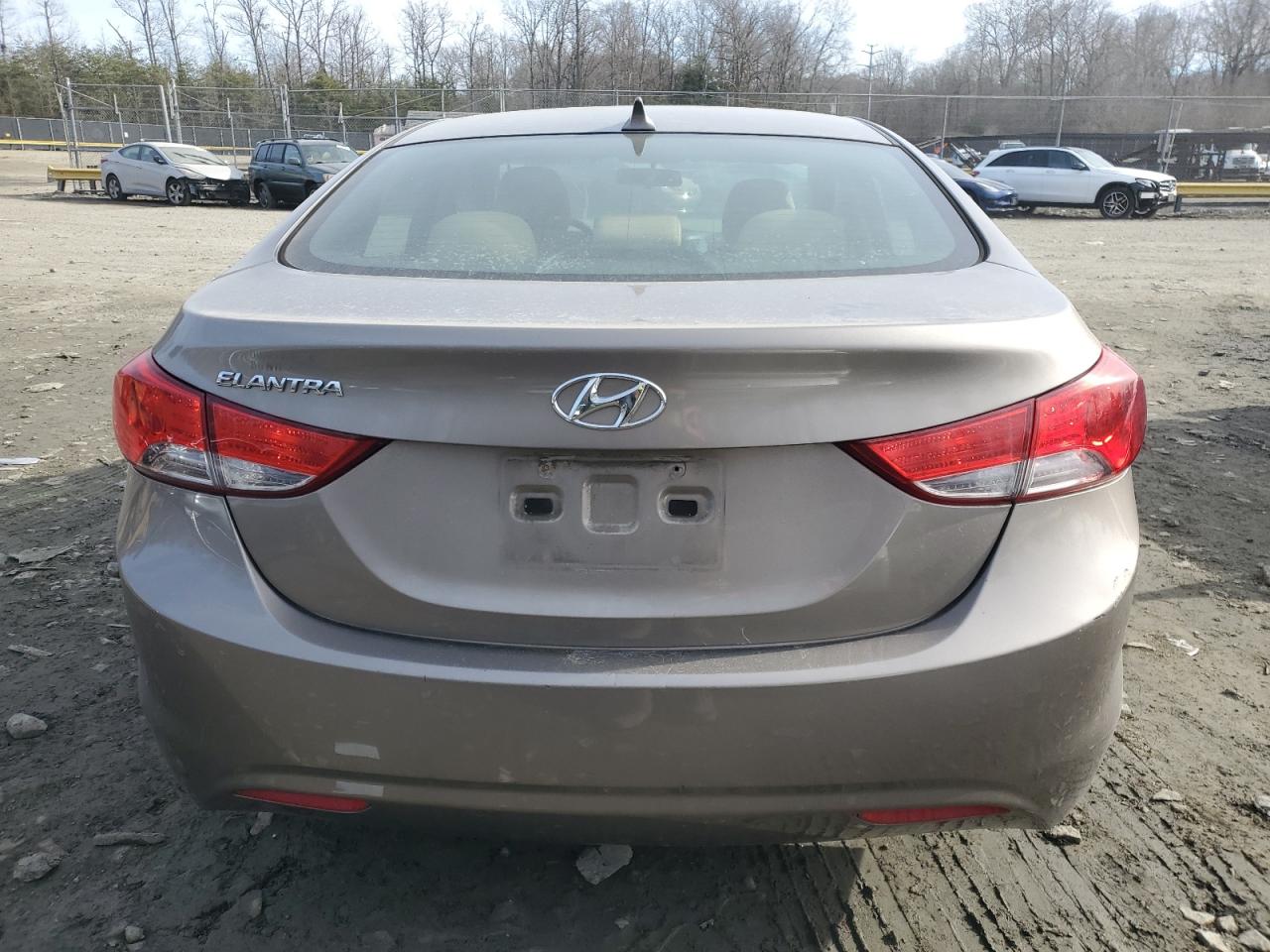 2013 Hyundai Elantra - Image 6