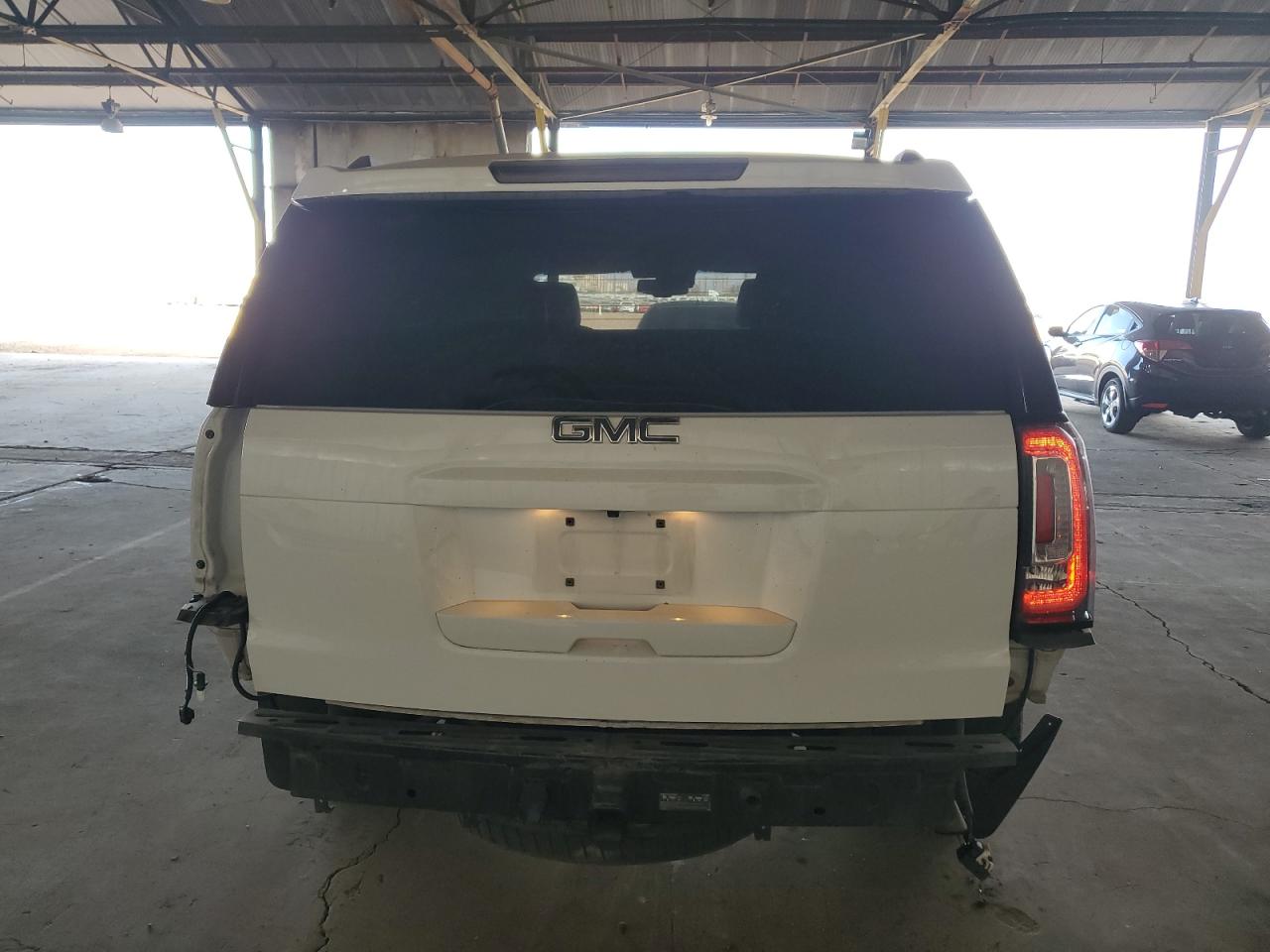 2017 GMC Yukon - Image 6