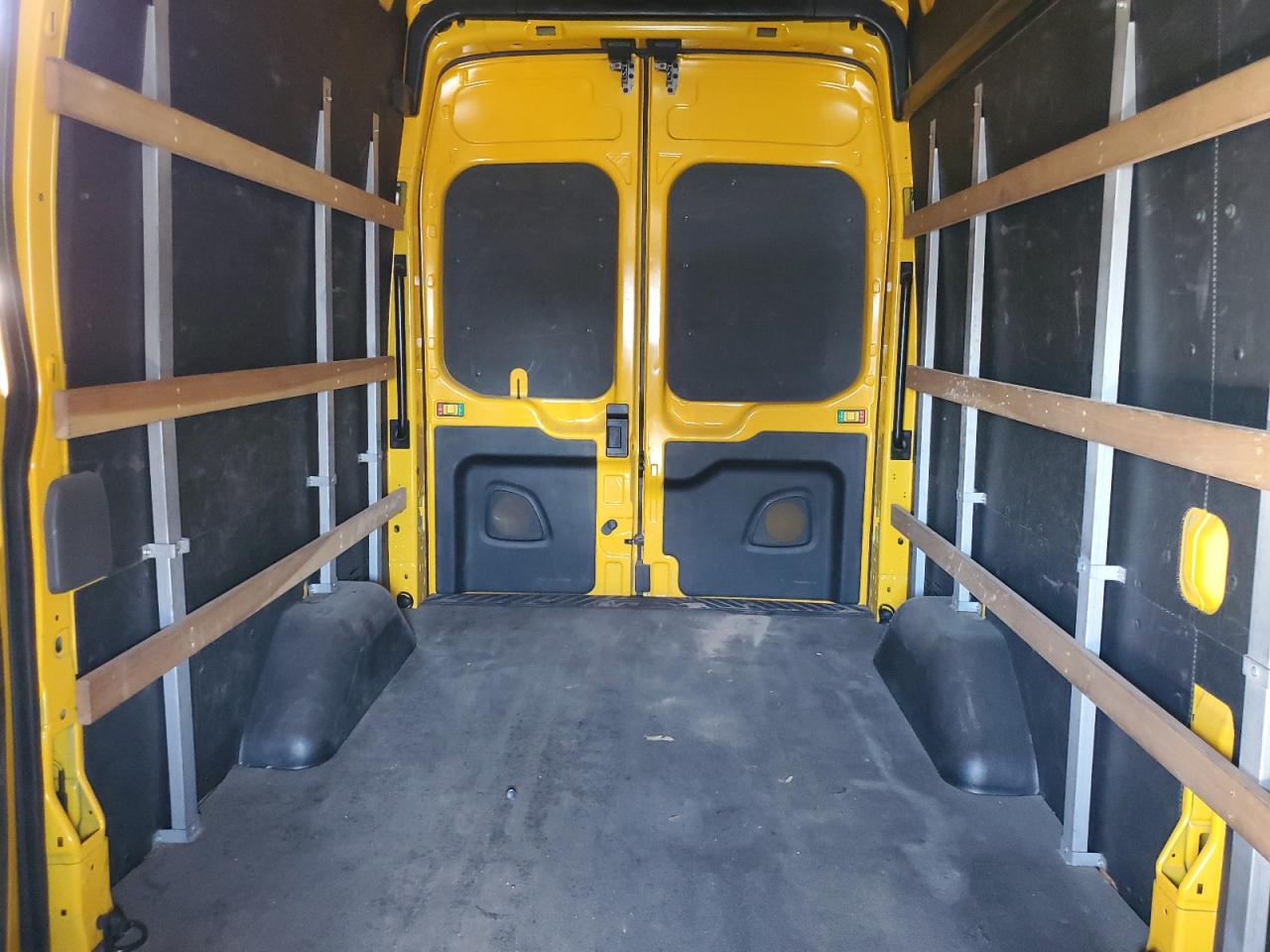 2022 Ford Transit - Image 11