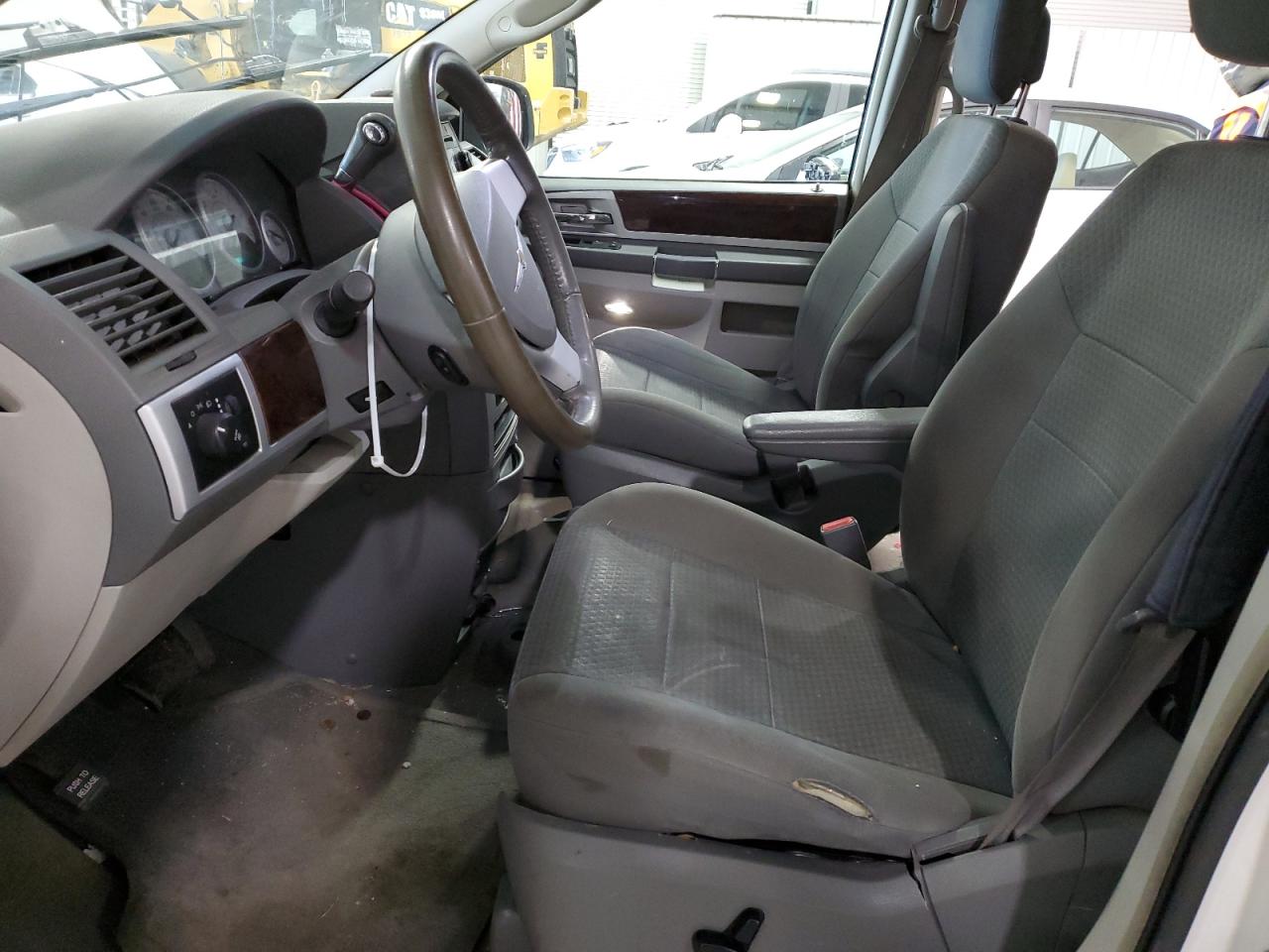 2010 Chrysler Town & Country - Image 7