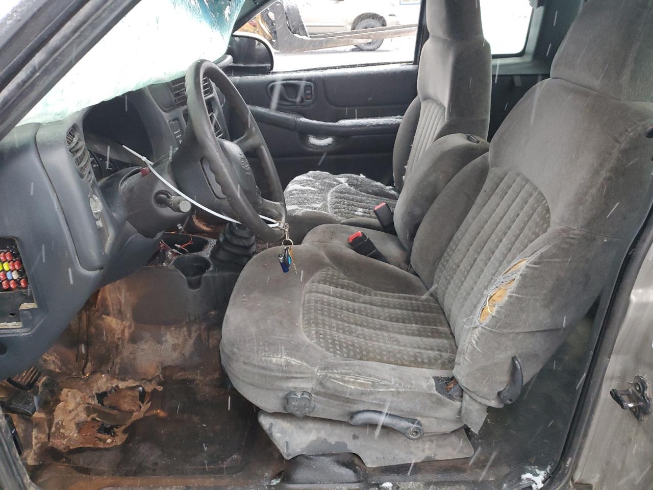 2002 Chevrolet S-10 Pickup - Image 7