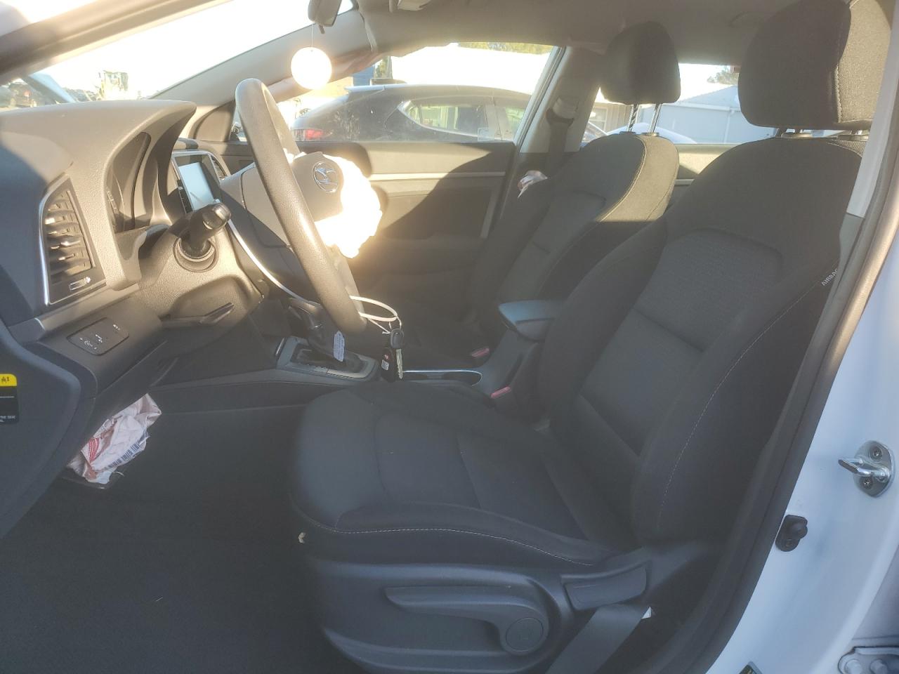 2018 Hyundai Elantra - Image 7