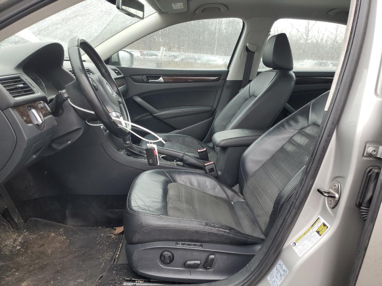 2014 Volkswagen Passat - Image 7