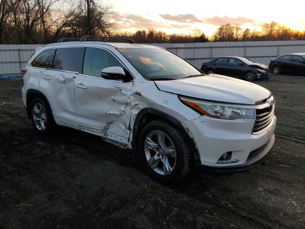 2015 Toyota Highlander - Image 4