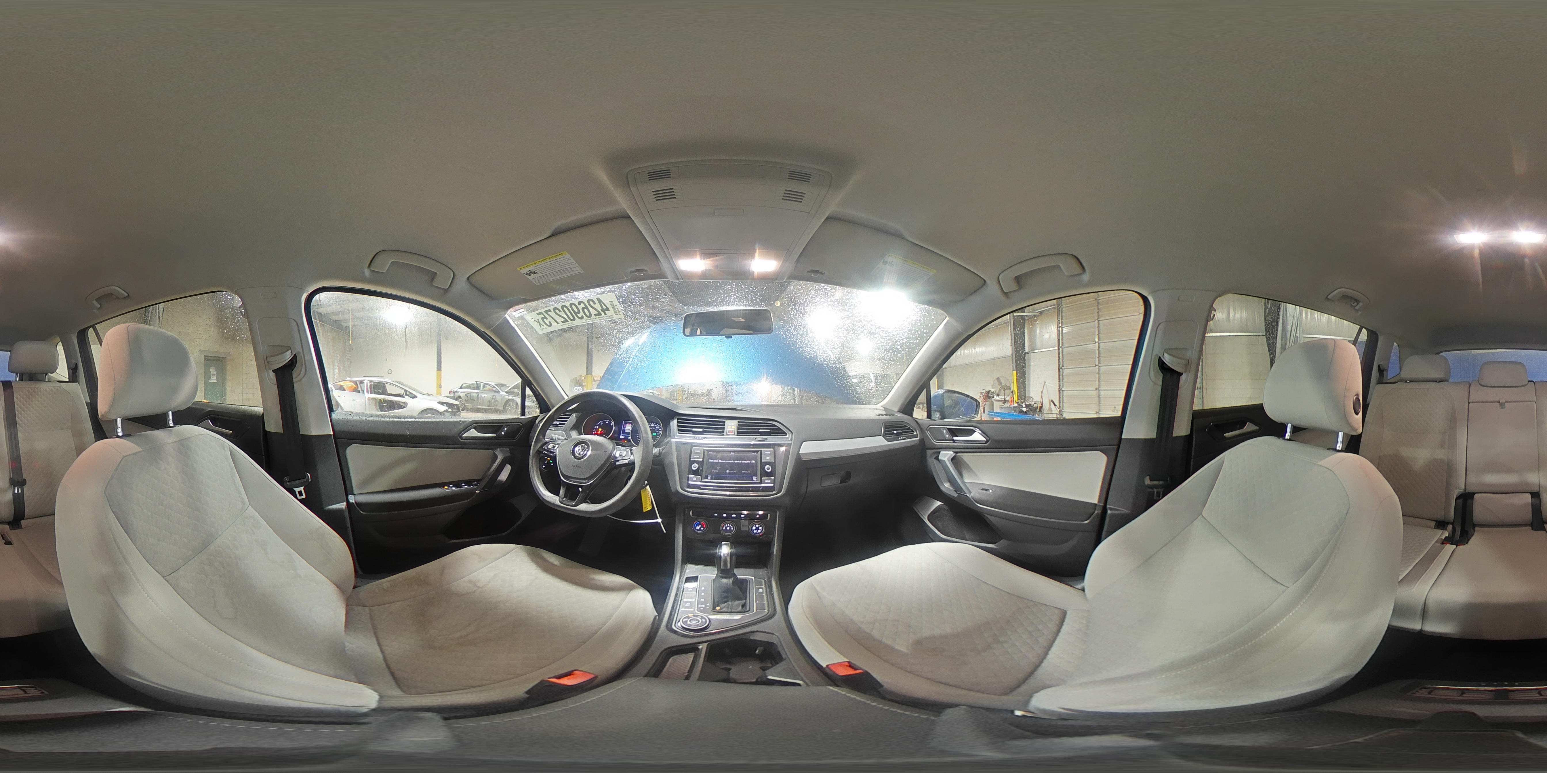 2018 Volkswagen Tiguan - Image 16