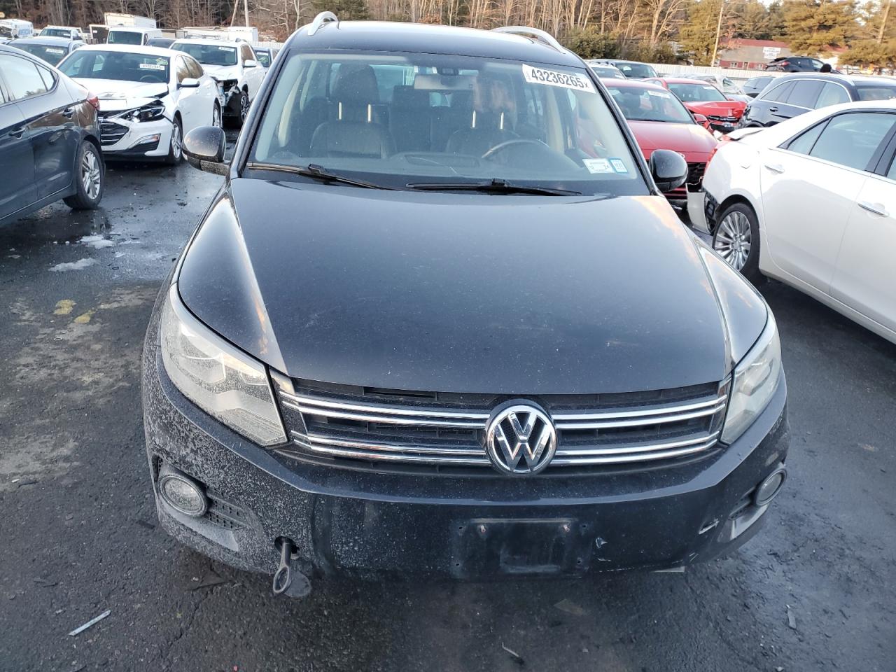 2017 Volkswagen Tiguan - Image 5