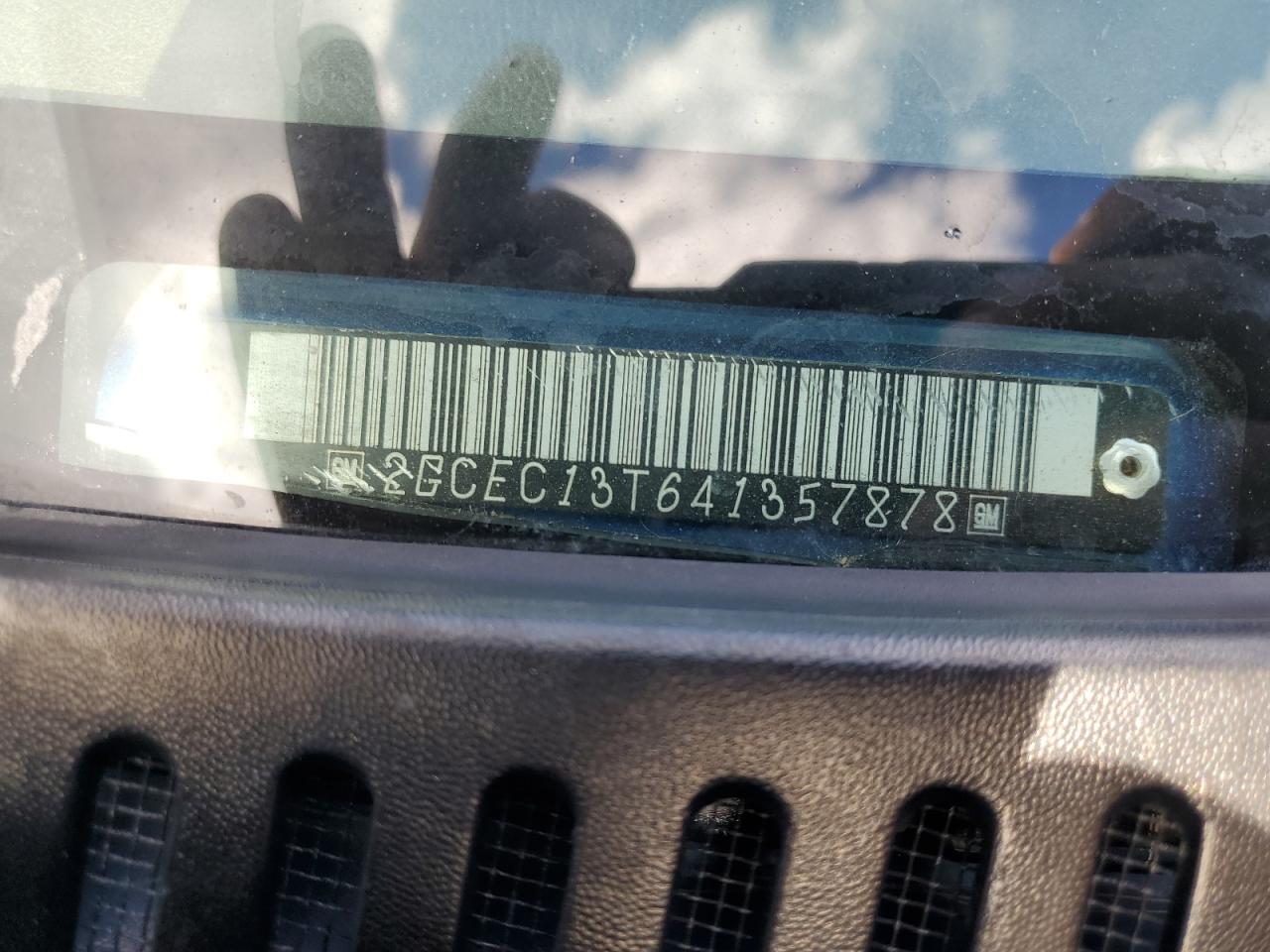 2004 Chevrolet Silverado - Image 12