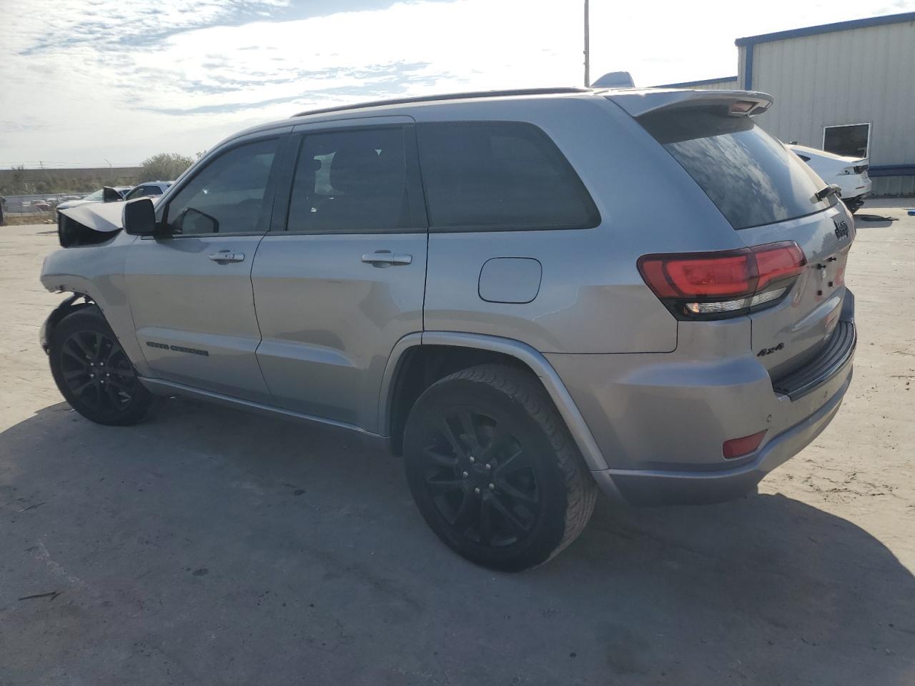 2018 Jeep Grand Cherokee - Image 2
