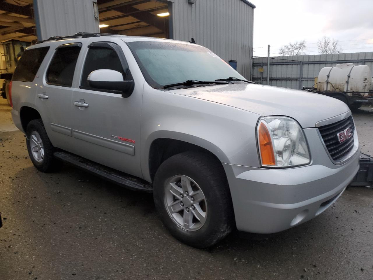 VIN 1GKS2CE0XER185985 2014 GMC YUKON no.4