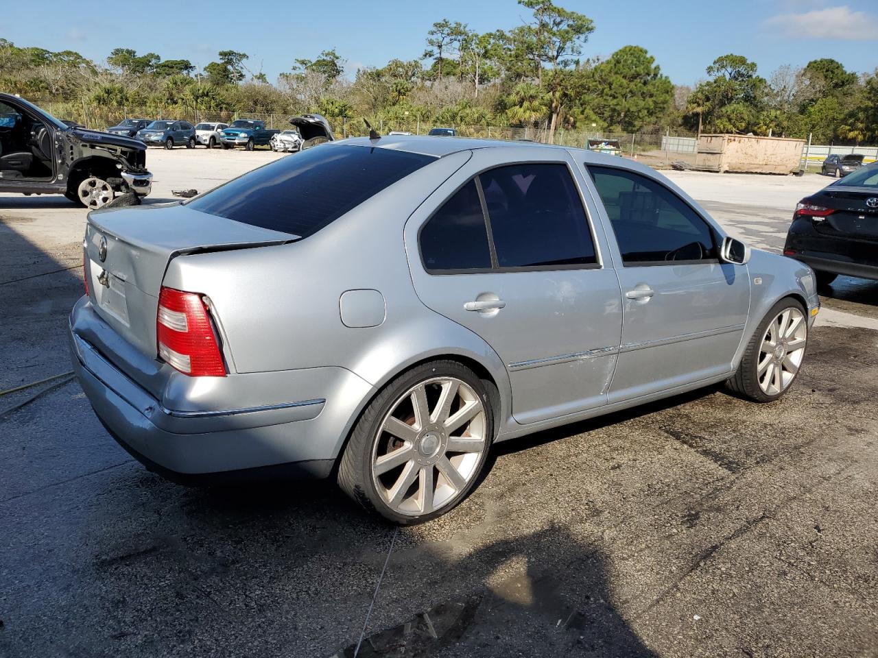 2005 Volkswagen Jetta - Image 3