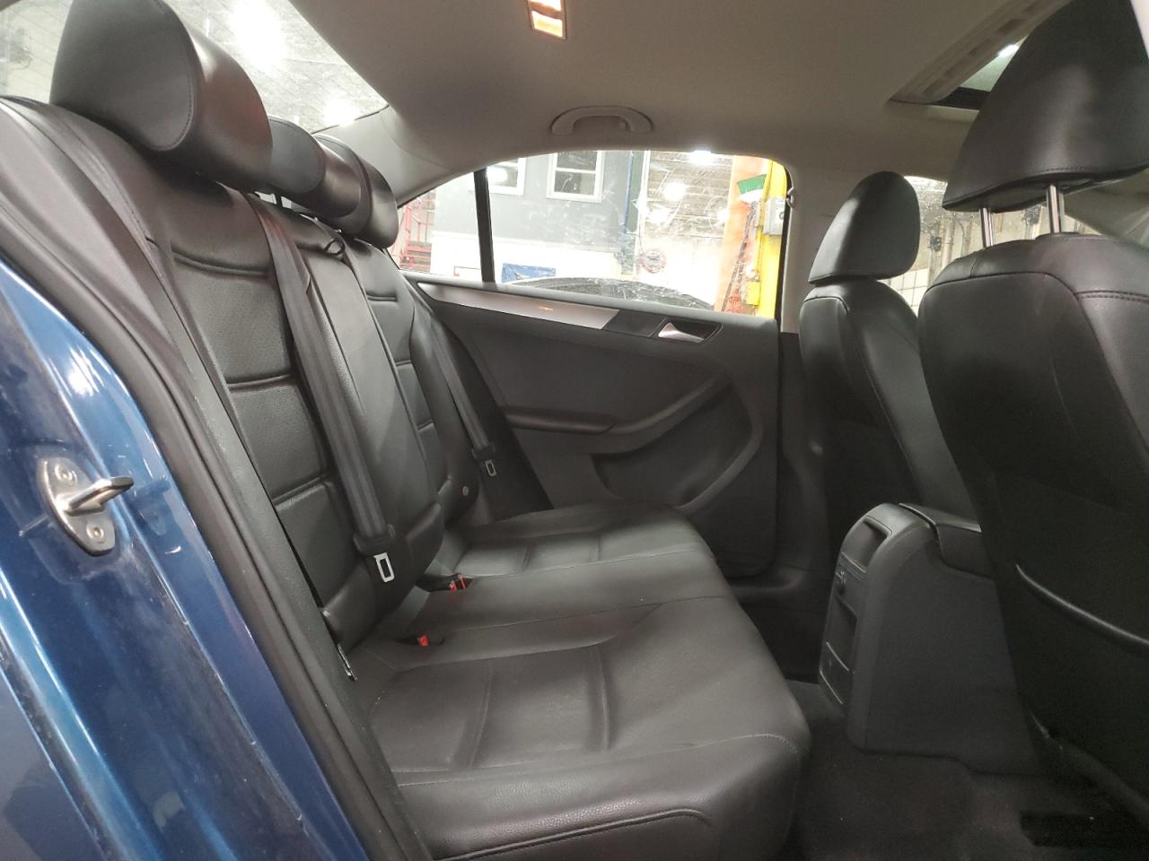 2017 Volkswagen Jetta - Image 10