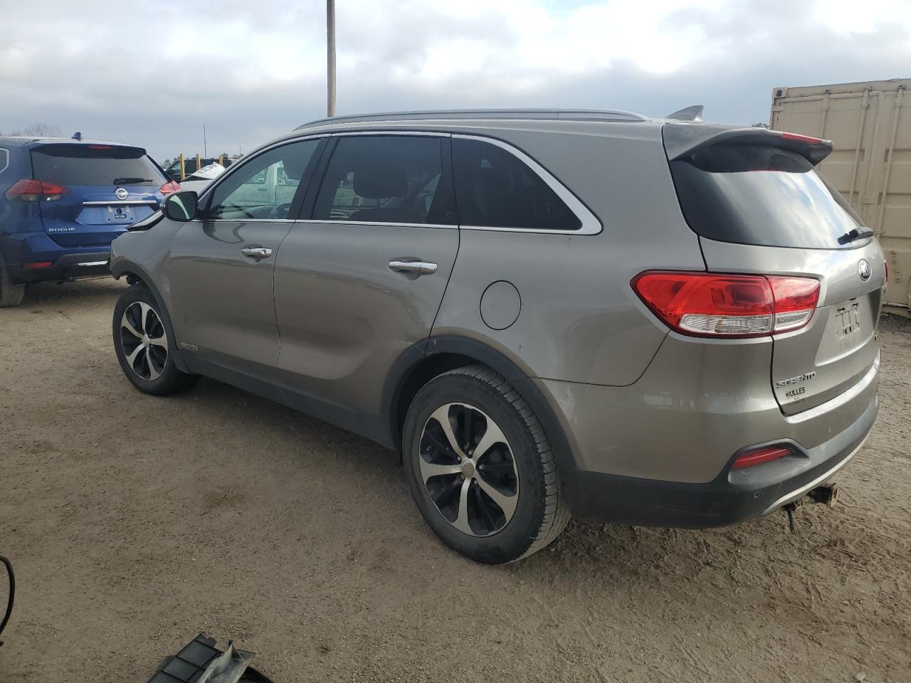 2016 Kia Sorento - Image 2