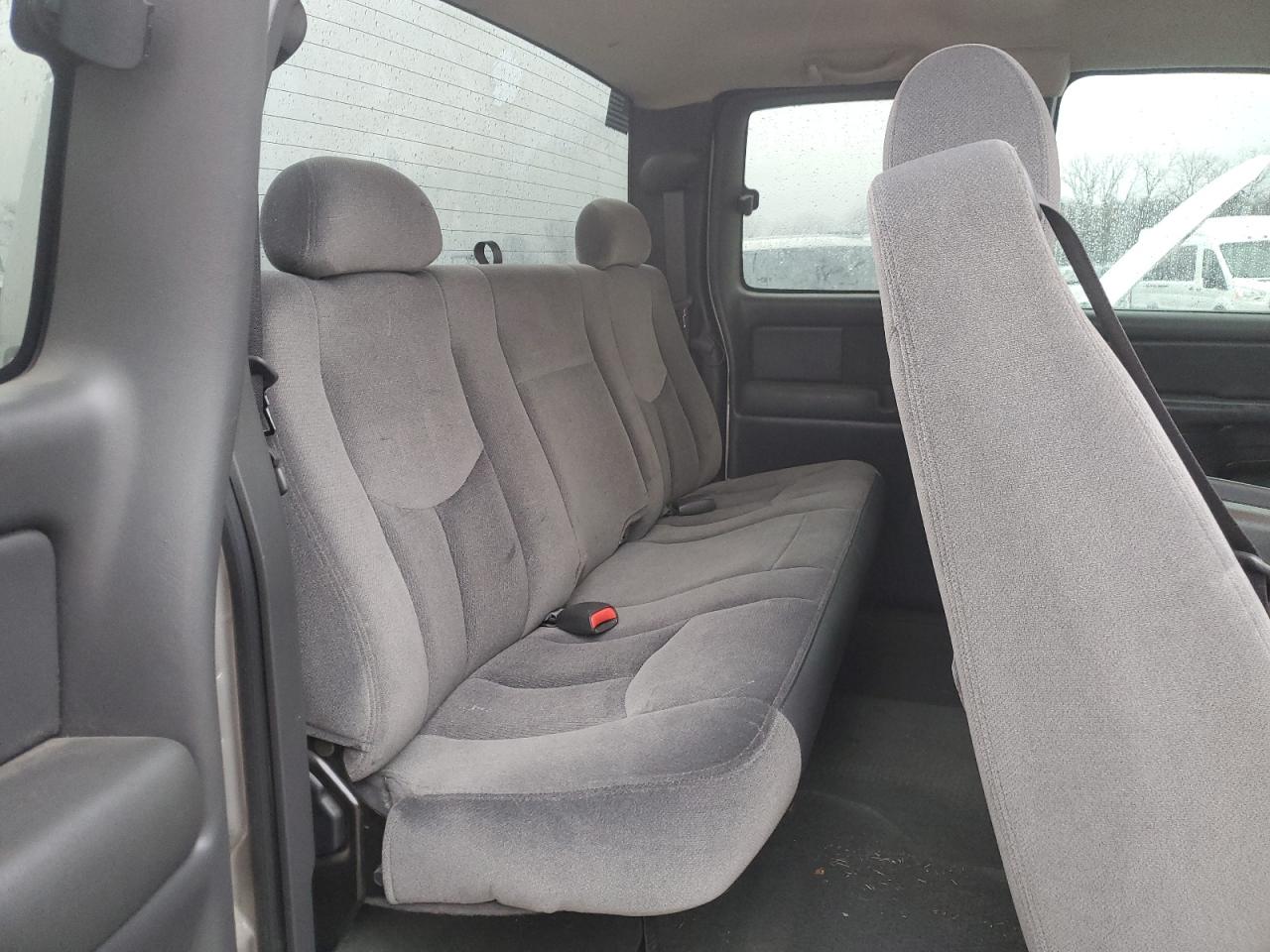 2004 GMC Sierra - Image 10