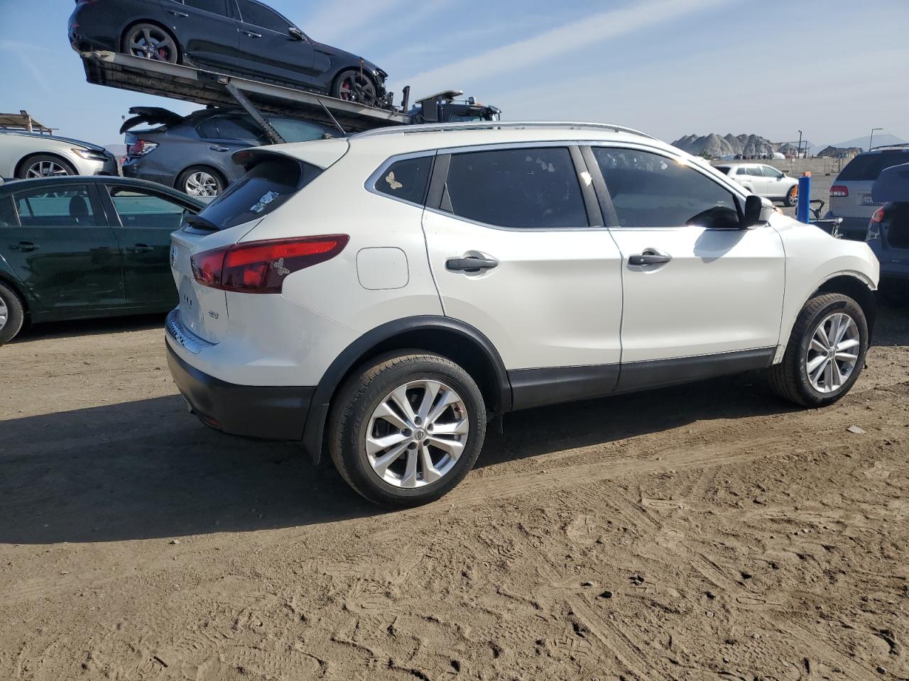 2018 Nissan Rogue - Image 3