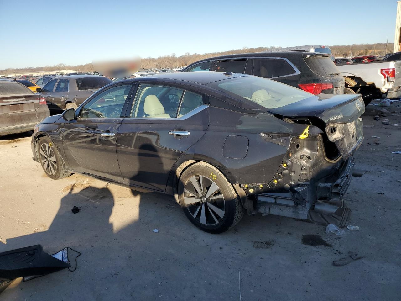 2019 Nissan Altima - Image 2
