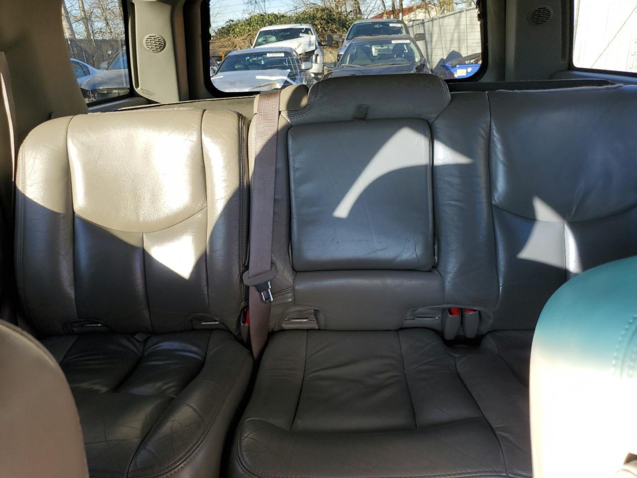 2003 GMC Yukon - Image 10