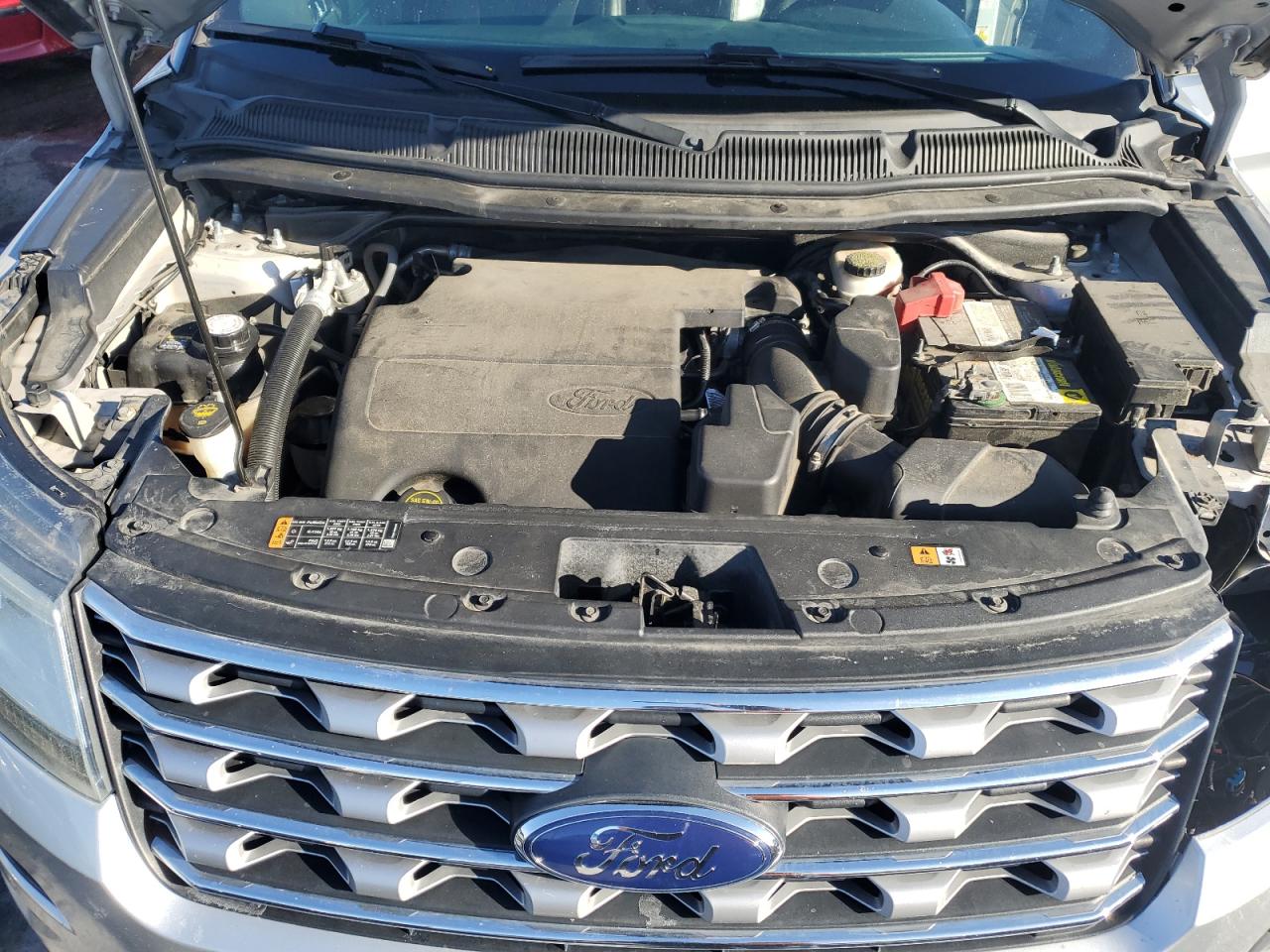 2016 Ford Explorer - Image 12